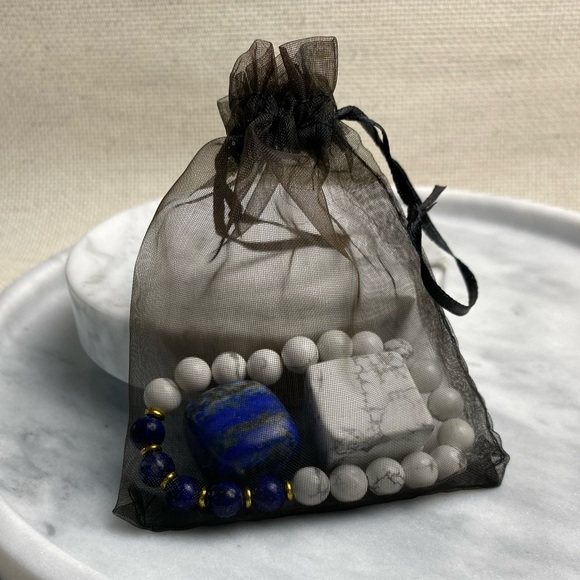 Howlite & Lapis Lazuli Crystal Bracelet with Tumbles - Picture 7 of 7